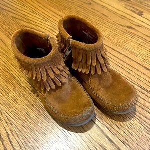 Minnetonka Girls boots